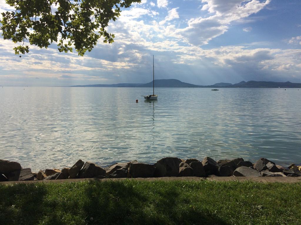Villa Rozsa Nyaralohaz Balatonboglár Exterior foto